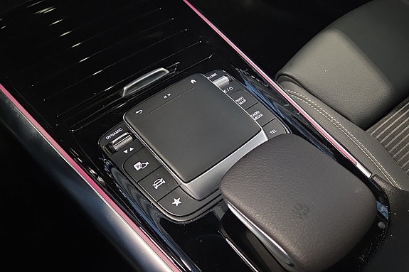 Mercedes-Benz EQA300 22 of 29