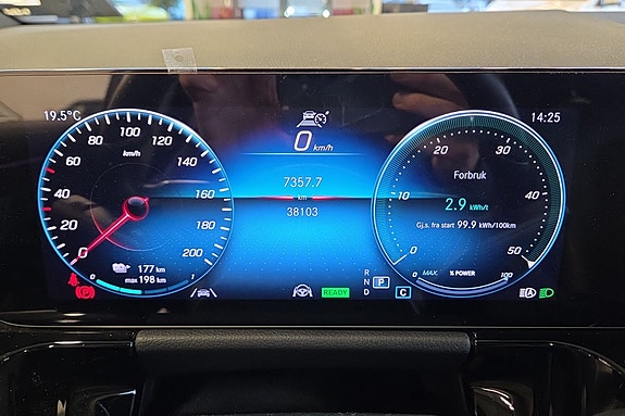 Mercedes-Benz EQA300 9 of 29