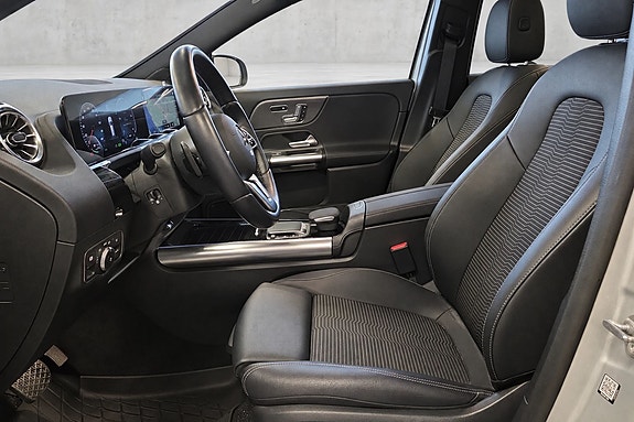 Mercedes-Benz EQA300 12 of 29