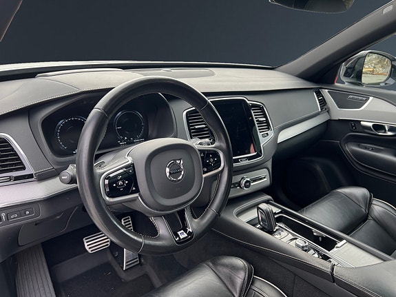 Volvo XC90 11 of 30