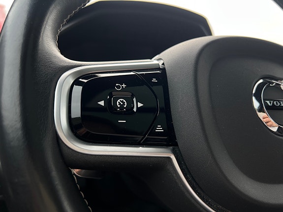 Volvo XC90 16 of 30