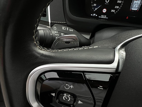 Volvo XC90 18 of 30