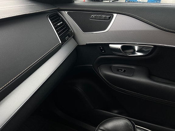Volvo XC90 25 of 30