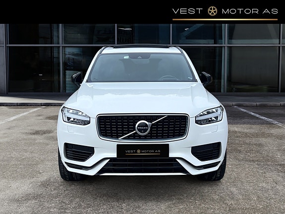 Volvo XC90 2 of 30