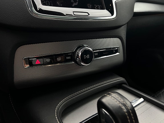 Volvo XC90 26 of 30