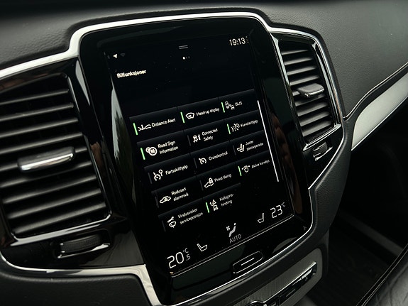 Volvo XC90 28 of 30