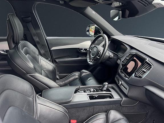 Volvo XC90 13 of 30