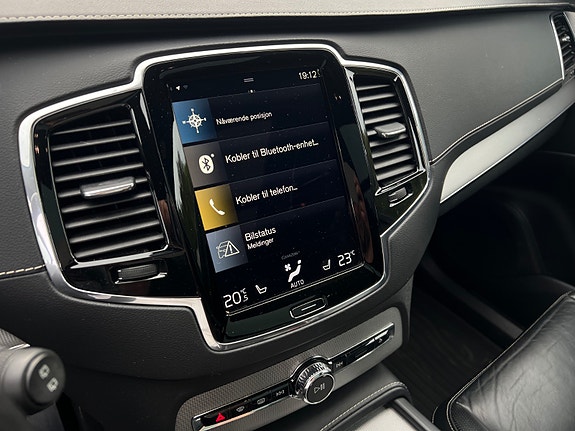 Volvo XC90 20 of 30