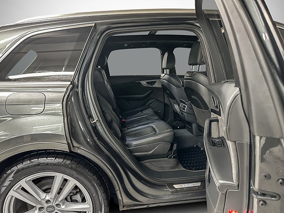 Audi Q7 27 of 30