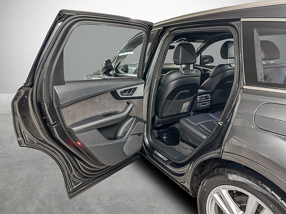 Audi Q7 25 of 30