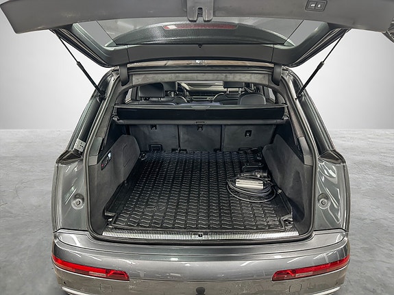 Audi Q7 30 of 30