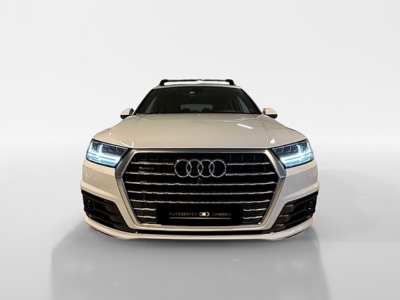 Audi Q7 2 of 30