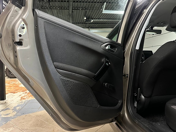 Peugeot 208 8 of 25