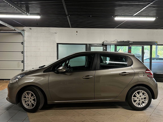 Peugeot 208 2 of 25