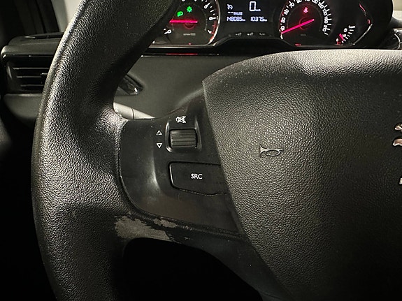 Peugeot 208 16 of 25