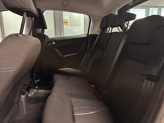 Peugeot 208 9 of 25