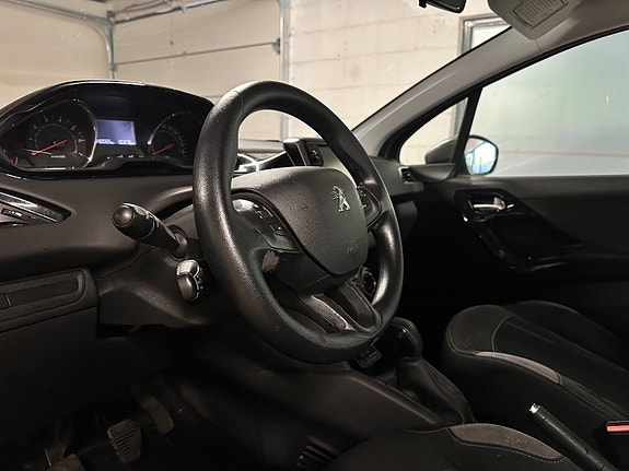 Peugeot 208 11 of 25