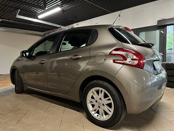 Peugeot 208 3 of 25