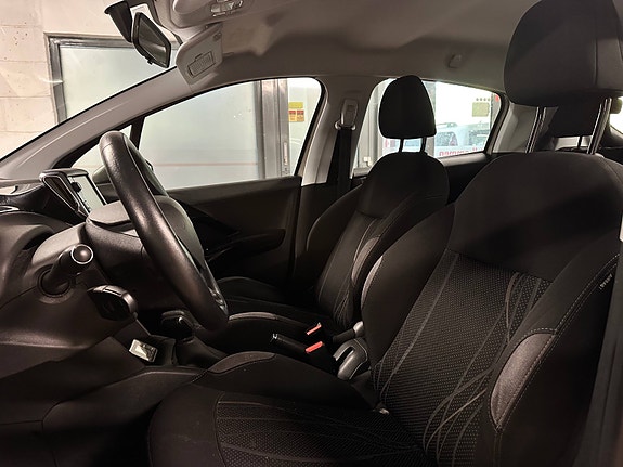 Peugeot 208 12 of 25