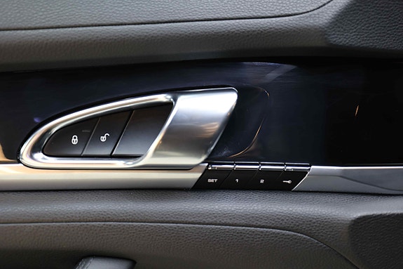 Porsche Panamera 24 of 30
