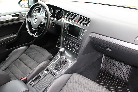 Volkswagen Golf Alltrack 19 of 30