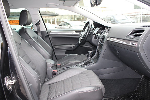 Volkswagen Golf Alltrack 18 of 30