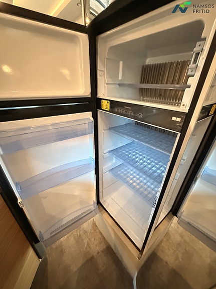 Dethleffs Pulse I 7051 | ALDE | Queenbed | Automat | Høy nyttelast | Senkeseng 16 of 24