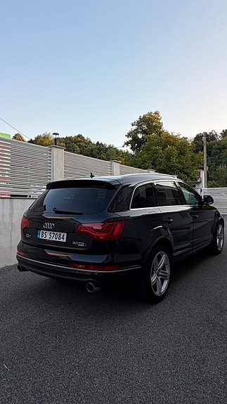 Audi Q7 2 of 30
