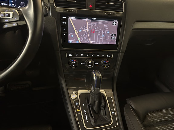 Volkswagen e-Golf VII 22 of 27