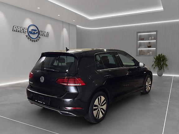 Volkswagen e-Golf VII 14 of 27