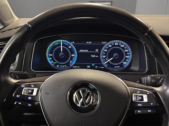 Volkswagen e-Golf VII 21 of 27