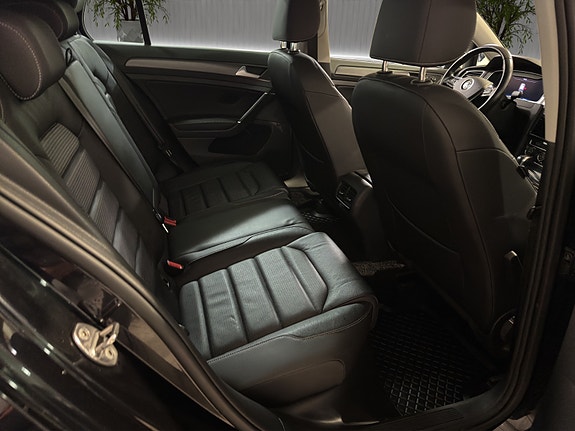 Volkswagen e-Golf VII 25 of 27