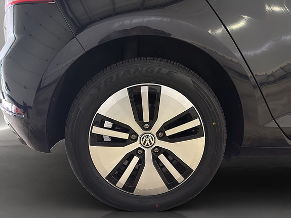 Volkswagen e-Golf VII 11 of 27