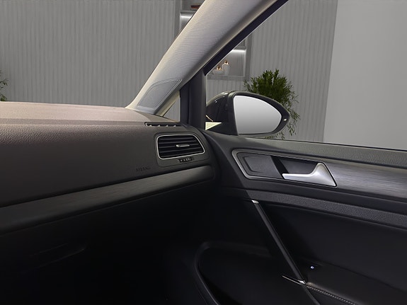Volkswagen e-Golf VII 24 of 27