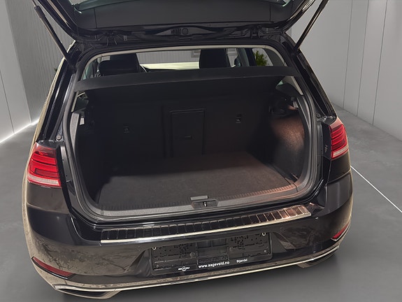 Volkswagen e-Golf VII 27 of 27