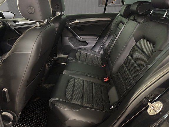 Volkswagen e-Golf VII 26 of 27