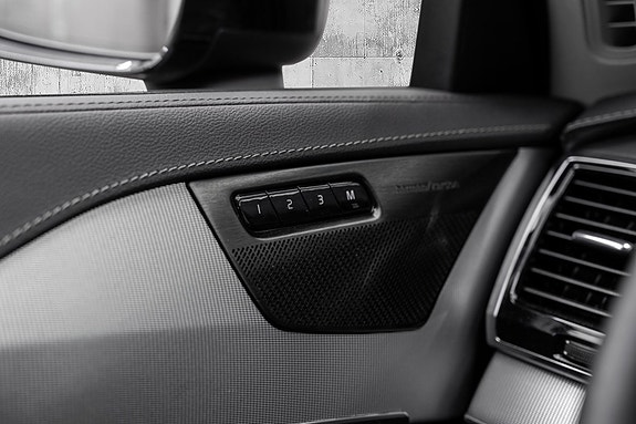 Volvo XC90 12 of 30