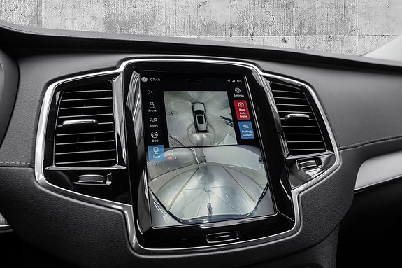 Volvo XC90 20 of 30