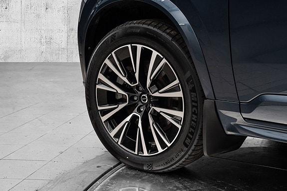 Volvo XC90 9 of 30