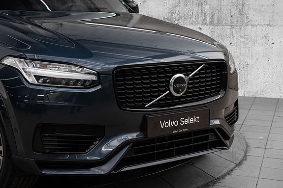 Volvo XC90 2 of 30