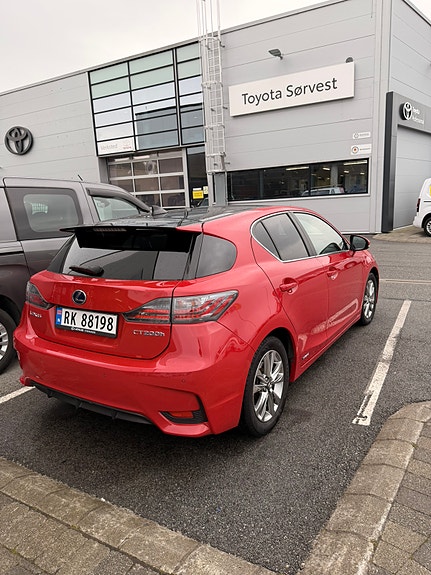 Lexus CT200h 2 of 7