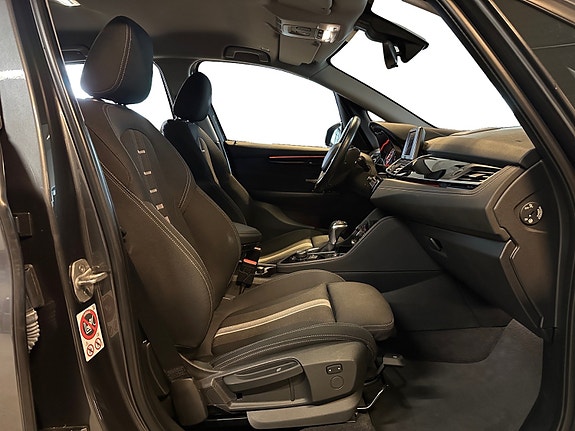 BMW 218d 11 of 30
