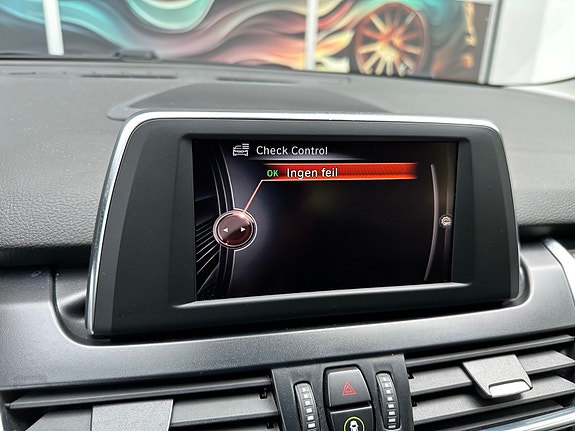 BMW 218d 26 of 30