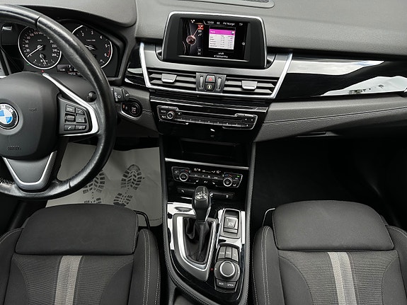 BMW 218d 24 of 30