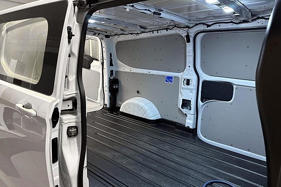 Ford Transit Custom 6 of 17