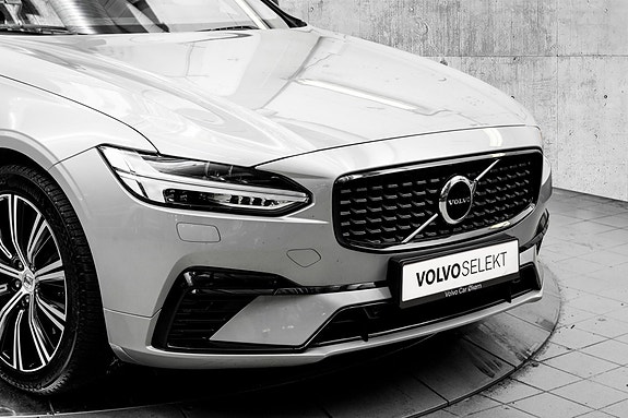 Volvo V90 2 of 28