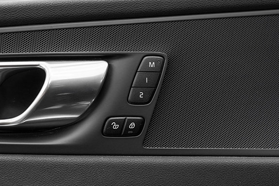 Volvo XC60 14 of 30