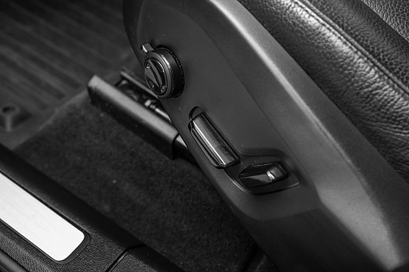 Volvo XC60 13 of 30