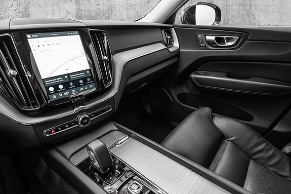 Volvo XC60 11 of 30