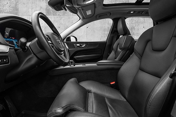 Volvo XC60 10 of 30